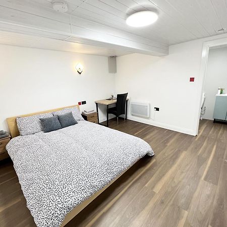 Welsh Holiday Accommodation - Modern Living 彭布罗克 外观 照片