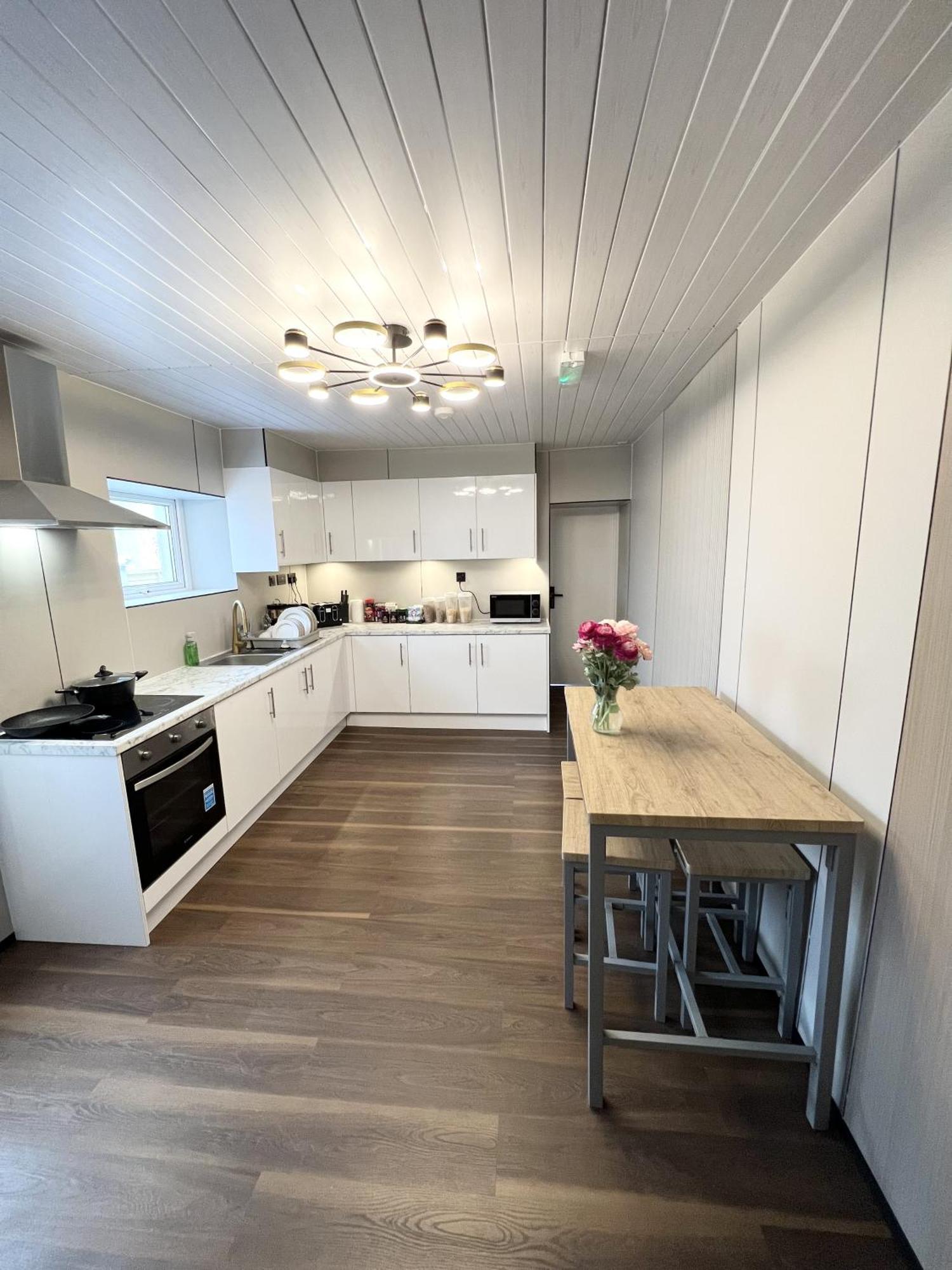 Welsh Holiday Accommodation - Modern Living 彭布罗克 外观 照片