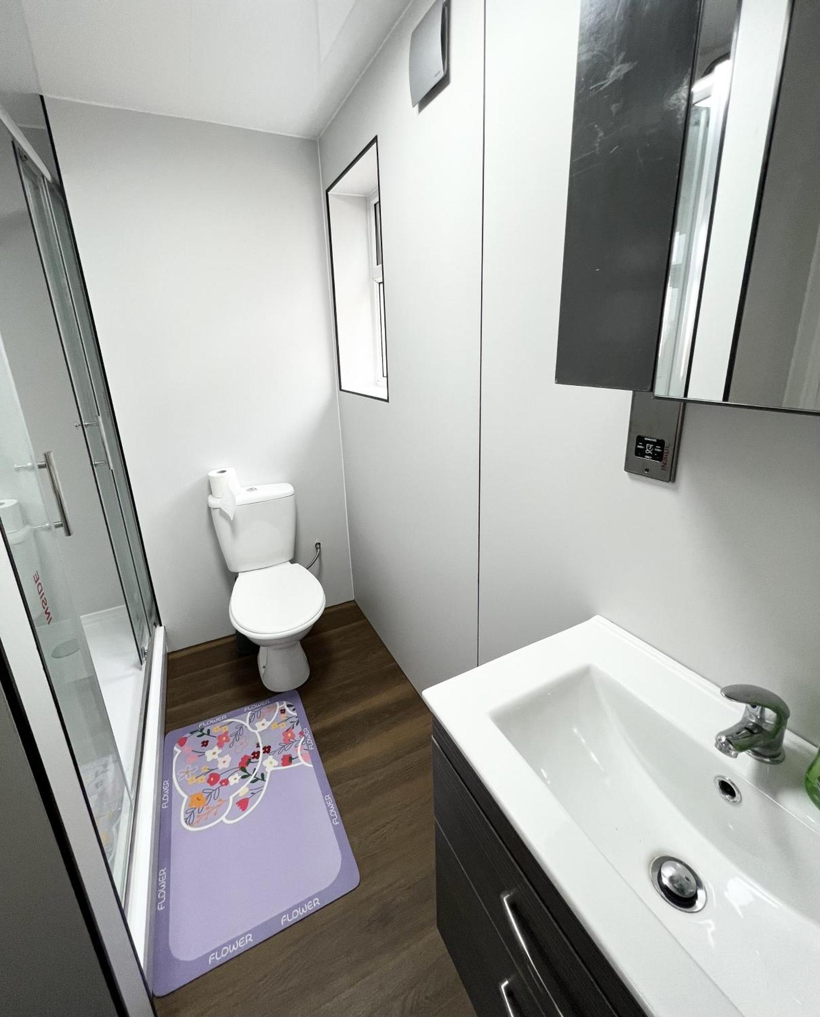 Welsh Holiday Accommodation - Modern Living 彭布罗克 外观 照片
