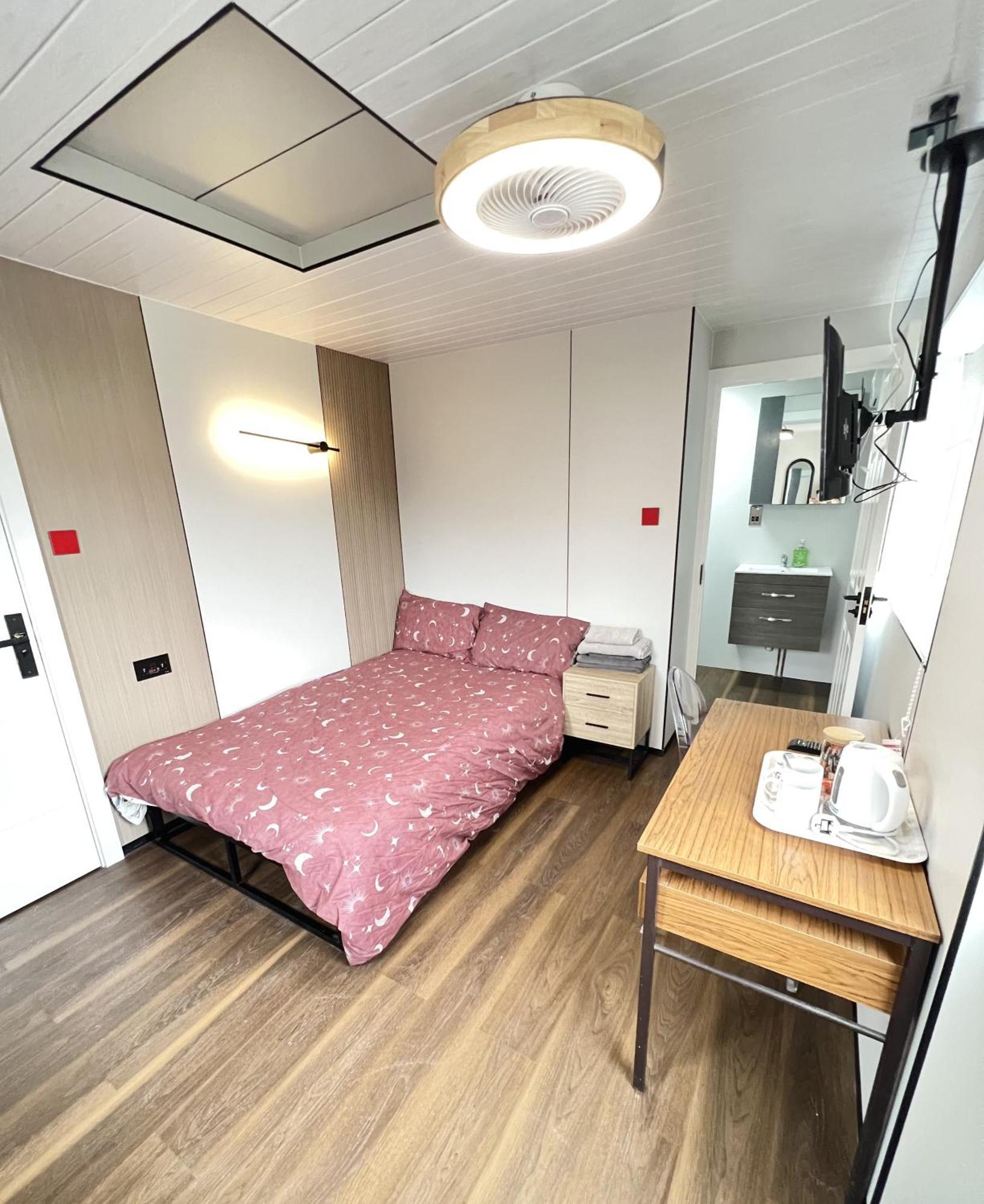 Welsh Holiday Accommodation - Modern Living 彭布罗克 外观 照片
